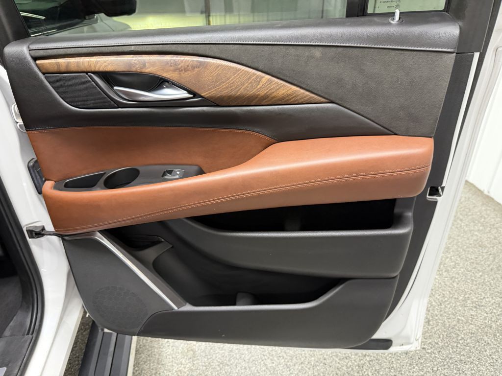 2016 Cadillac Escalade Image 40