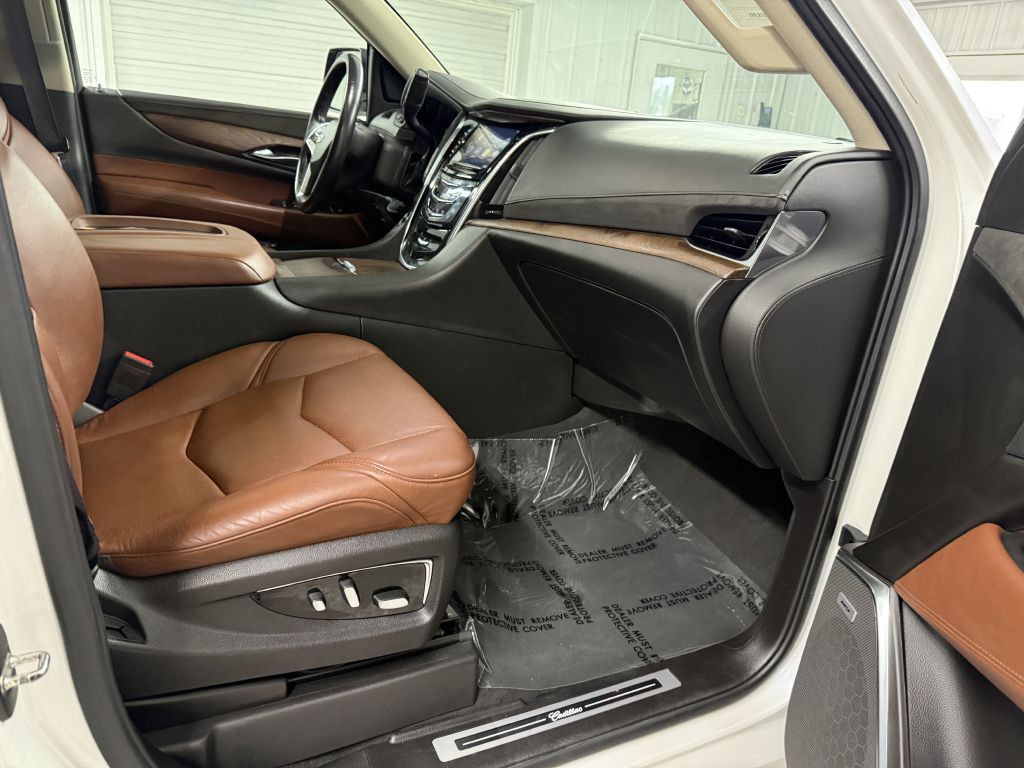 2016 Cadillac Escalade Image 41