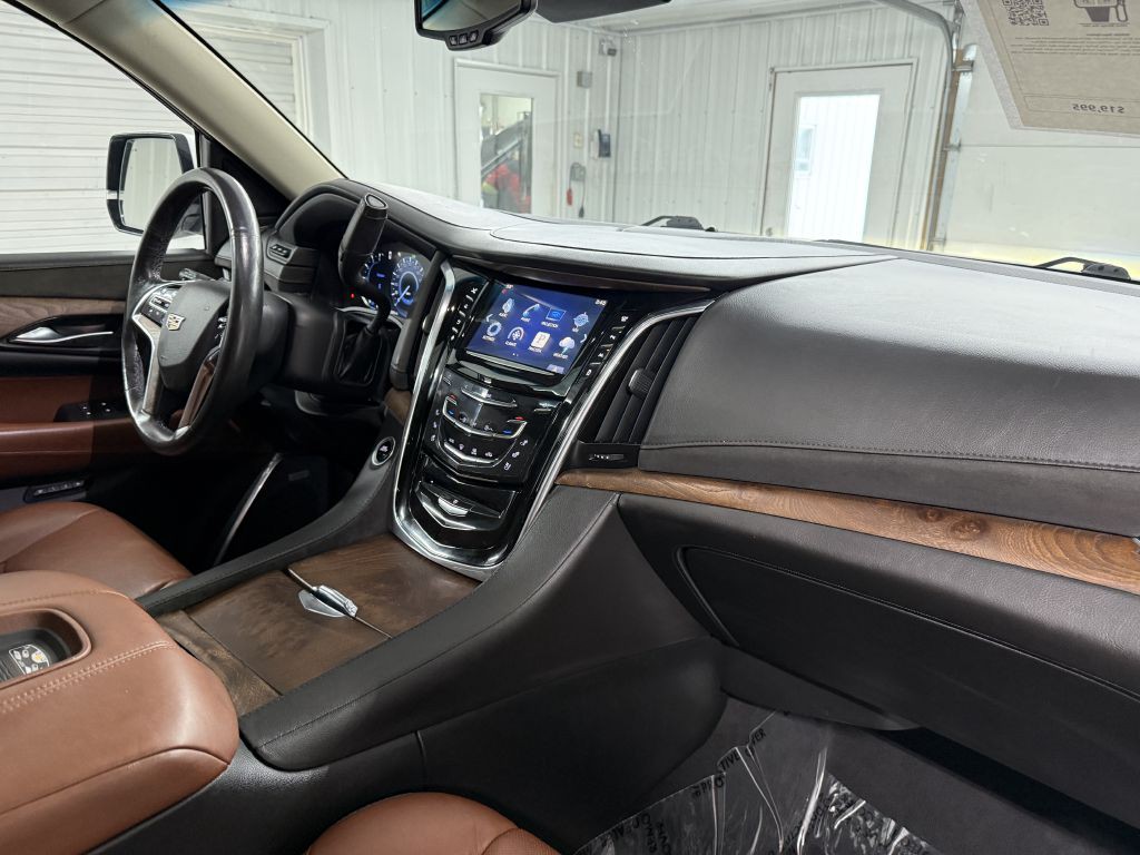 2016 Cadillac Escalade Image 43