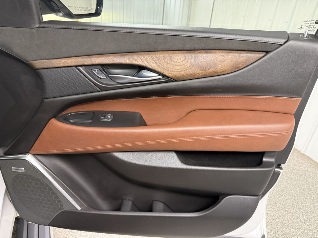 2016 Cadillac Escalade Image 44