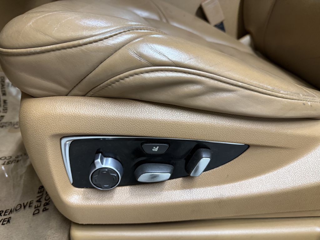 2016 Cadillac Escalade Image 10