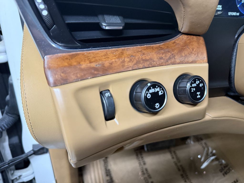 2016 Cadillac Escalade Image 12