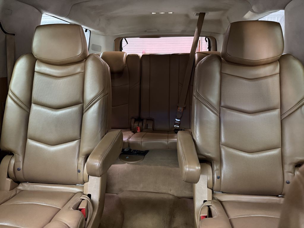 2016 Cadillac Escalade Image 21