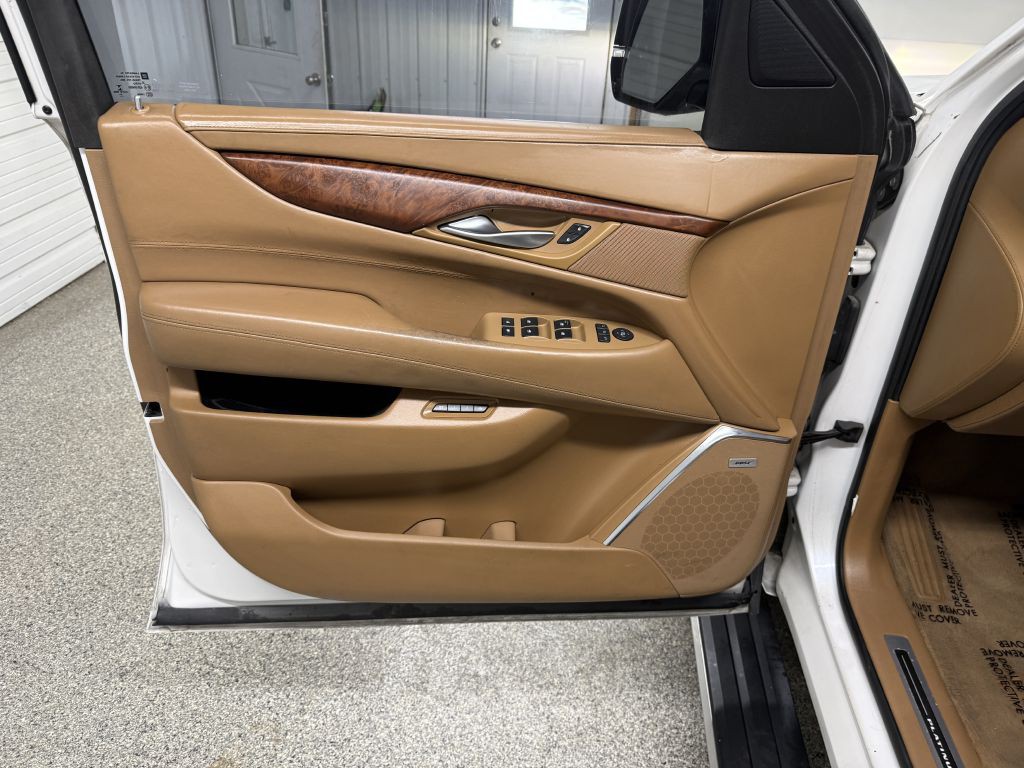 2016 Cadillac Escalade Image 23