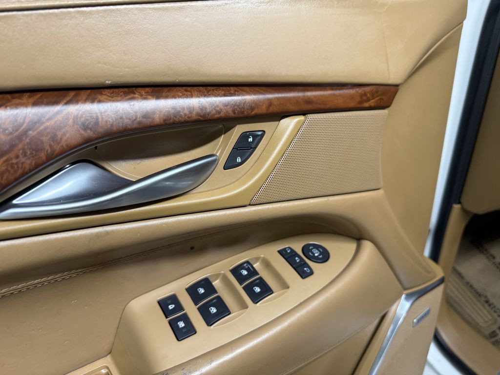 2016 Cadillac Escalade Image 24