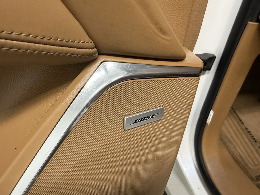 2016 Cadillac Escalade Image 25