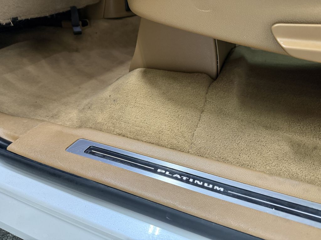 2016 Cadillac Escalade Image 27