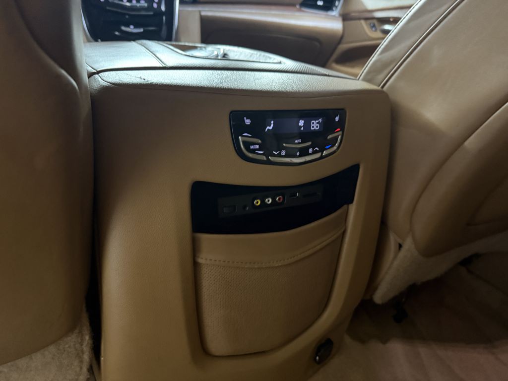 2016 Cadillac Escalade Image 28
