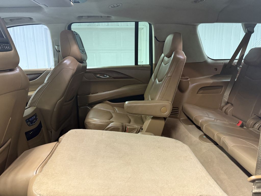 2016 Cadillac Escalade Image 31