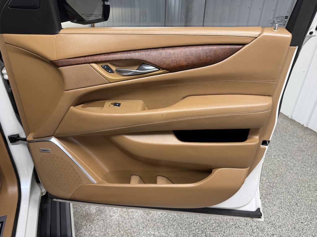 2016 Cadillac Escalade Image 42