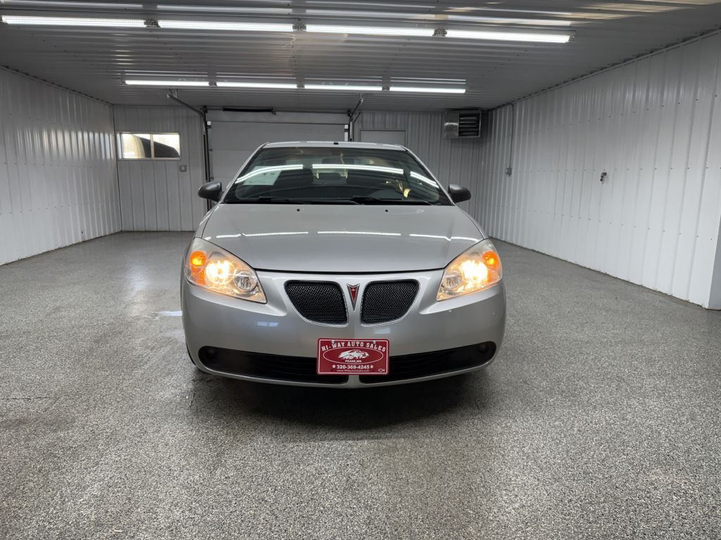 2007 Pontiac G6 Image 2