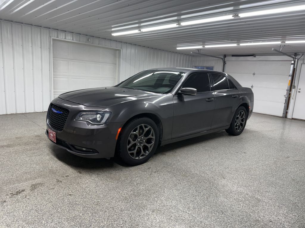 2018 Chrysler 300 Image 2