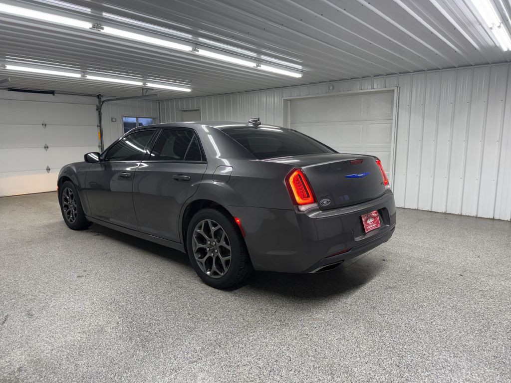 2018 Chrysler 300 Image 3