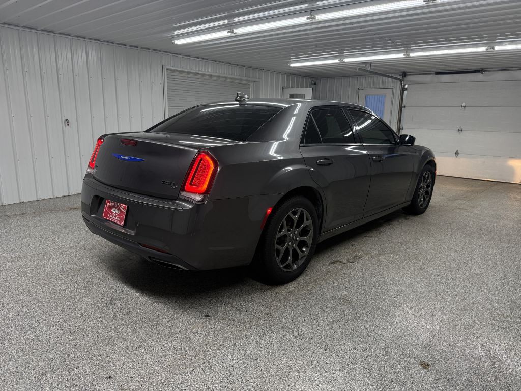 2018 Chrysler 300 Image 5