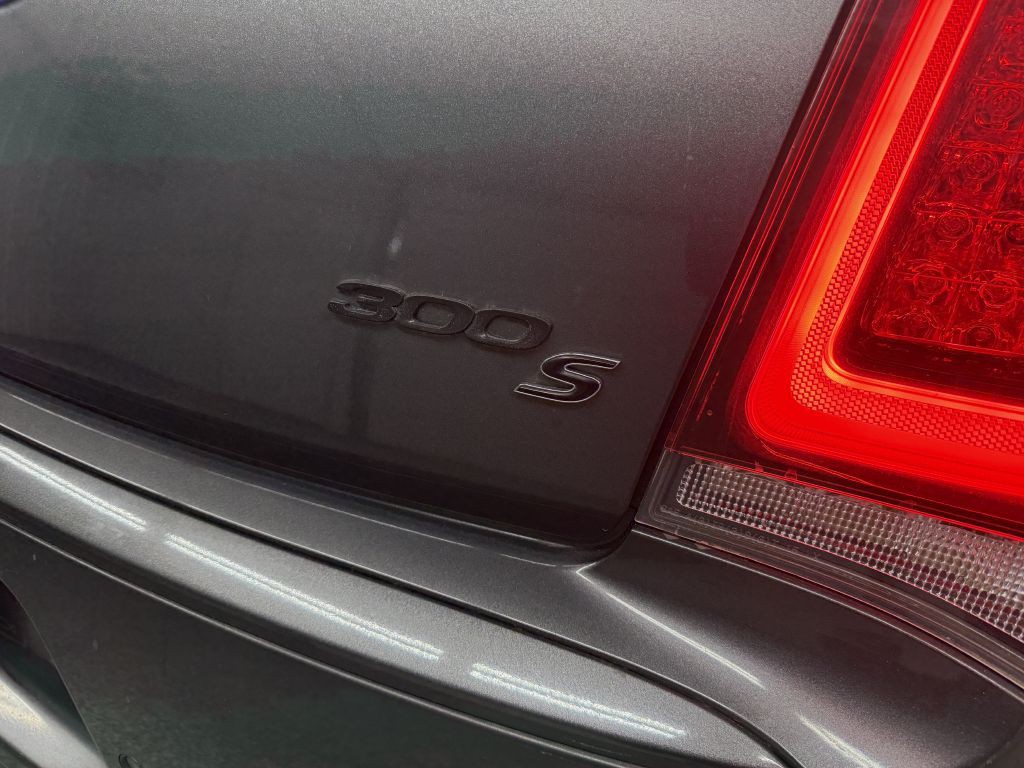 2018 Chrysler 300 Image 6