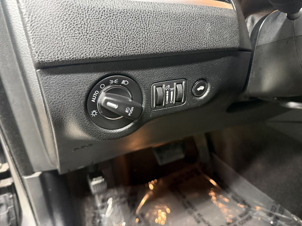 2018 Chrysler 300 Image 11