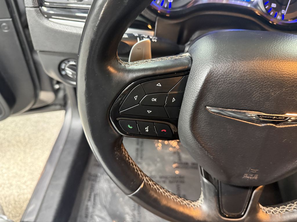 2018 Chrysler 300 Image 14