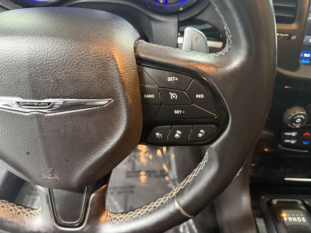 2018 Chrysler 300 Image 15