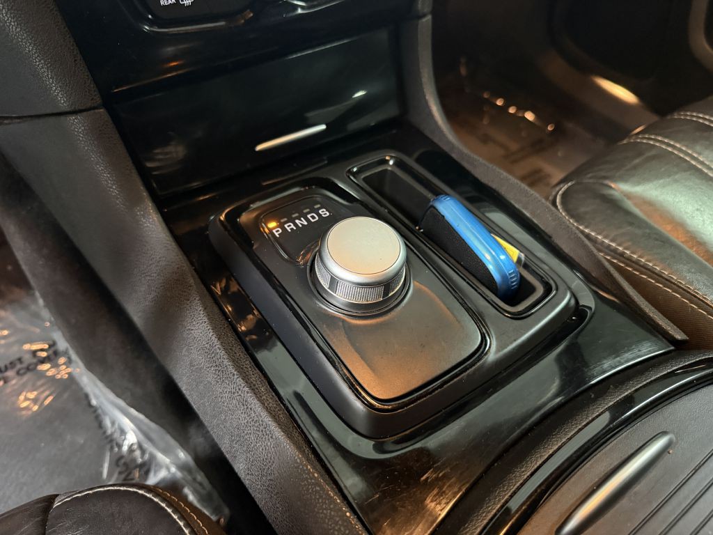 2018 Chrysler 300 Image 16