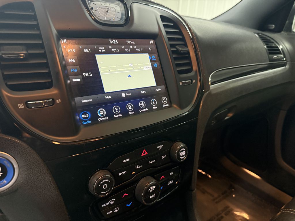 2018 Chrysler 300 Image 17