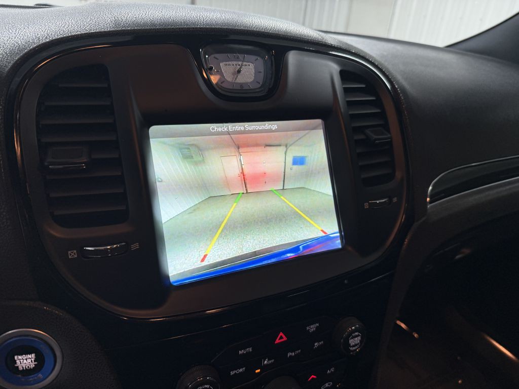 2018 Chrysler 300 Image 18