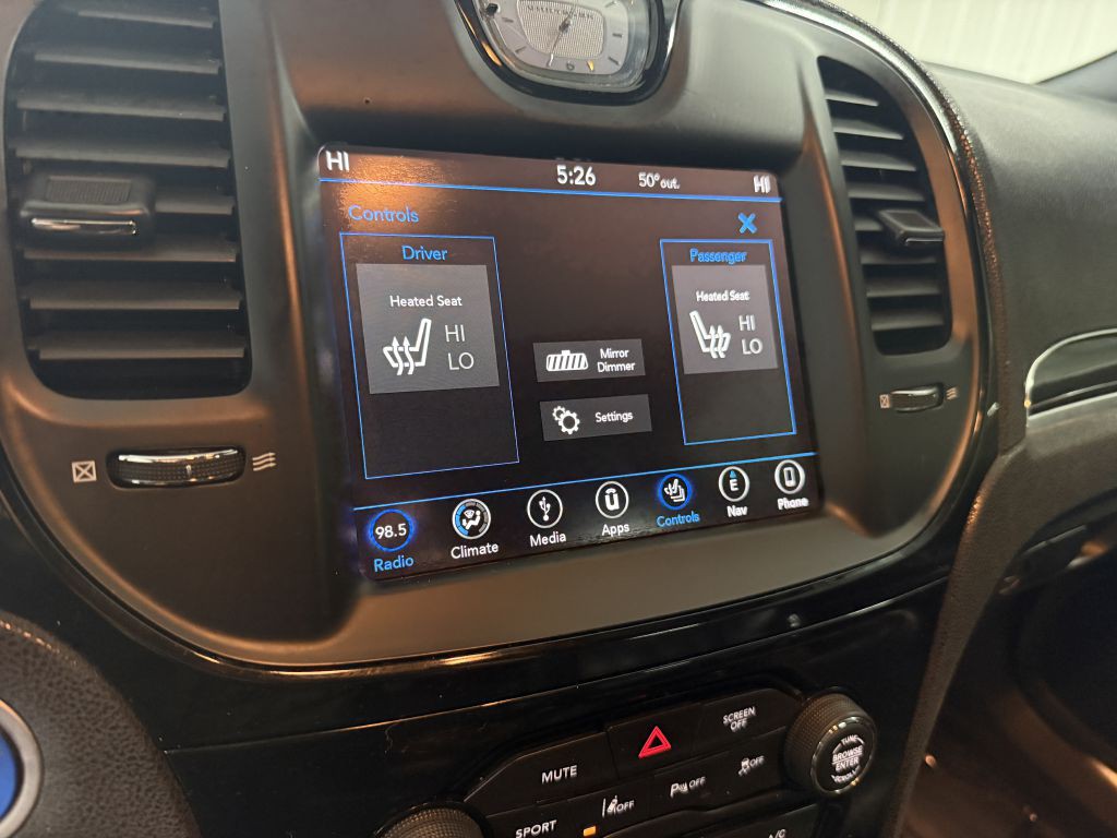 2018 Chrysler 300 Image 19