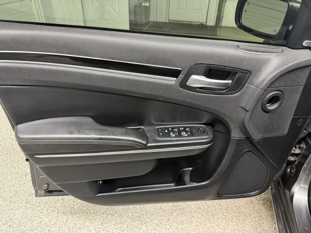 2018 Chrysler 300 Image 20