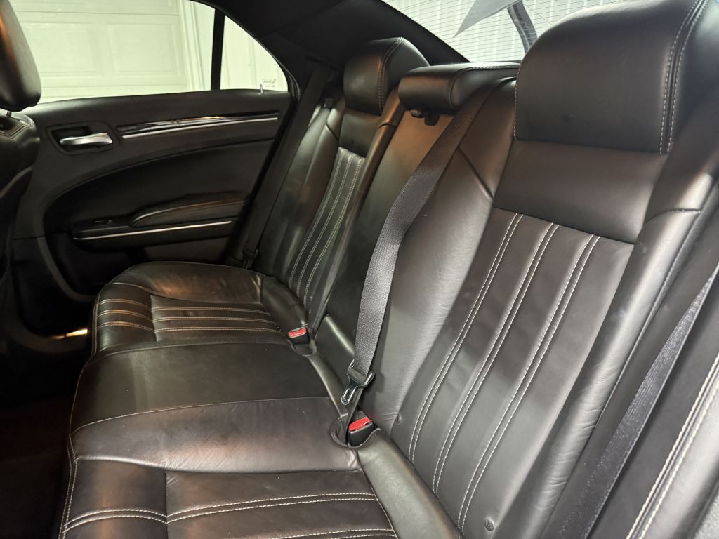 2018 Chrysler 300 Image 23