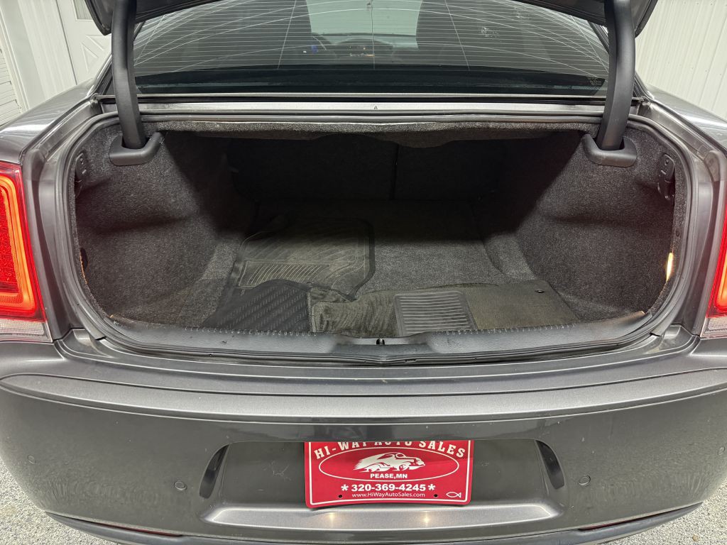 2018 Chrysler 300 Image 25