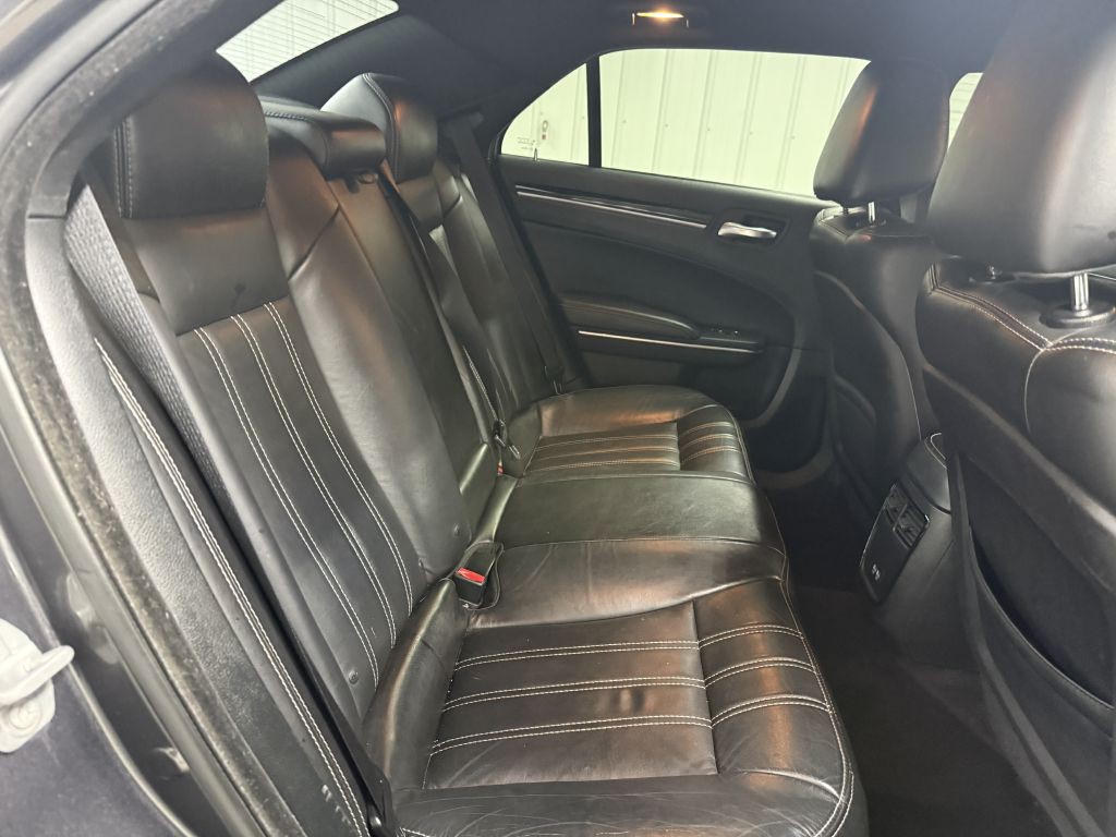 2018 Chrysler 300 Image 27