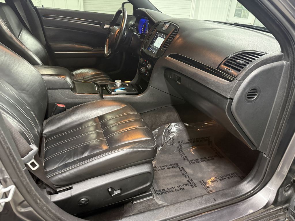 2018 Chrysler 300 Image 29