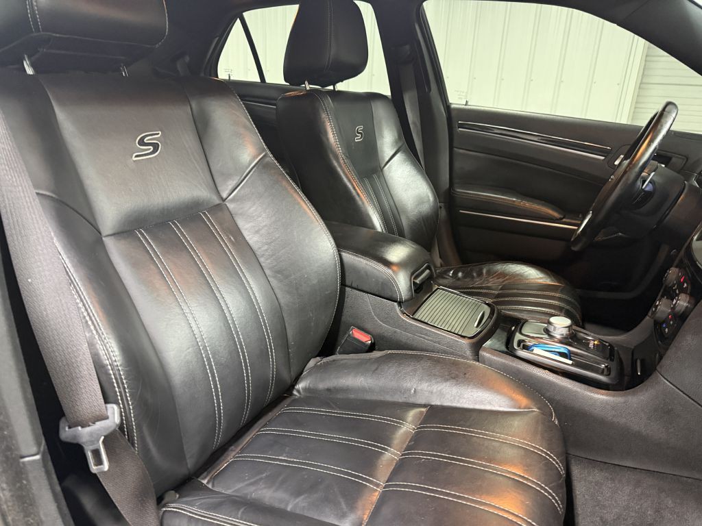 2018 Chrysler 300 Image 30