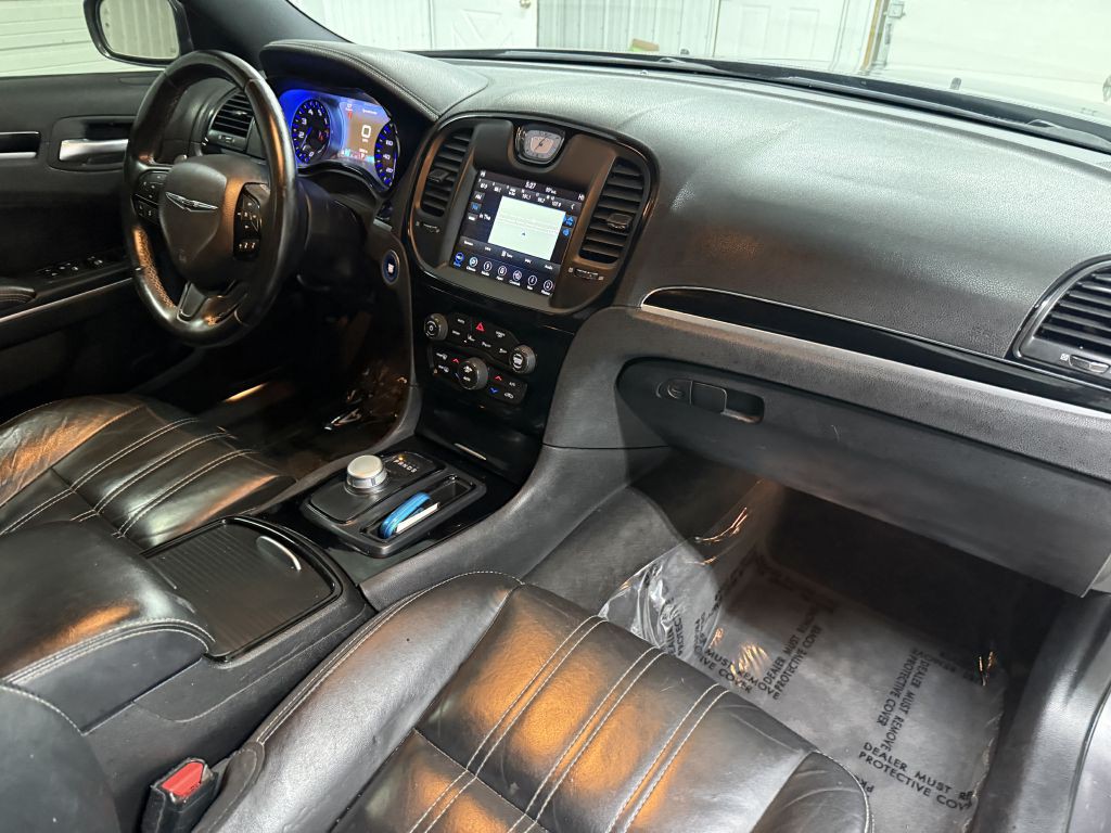 2018 Chrysler 300 Image 31