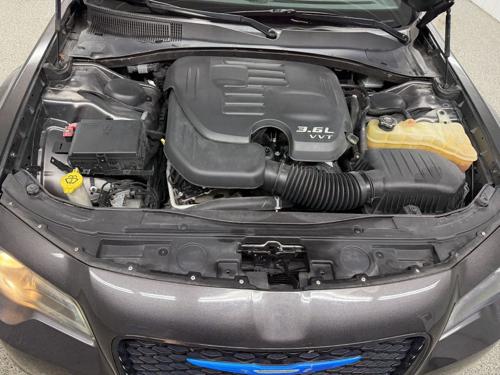 2018 Chrysler 300 Image 33
