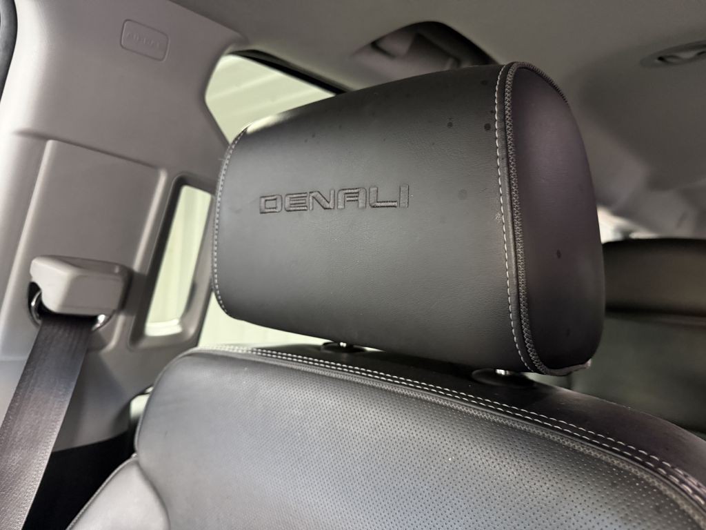 2015 GMC Yukon Image 11