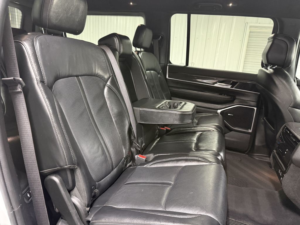 2022 Jeep Wagoneer Iii Image 40