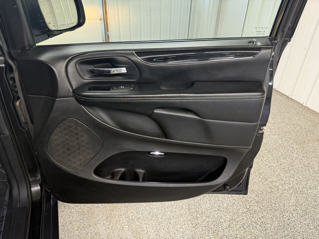 2017 Dodge Grand Caravan Image 38