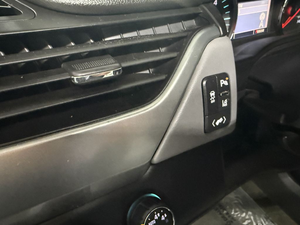 2015 Chevrolet Suburban Image 13