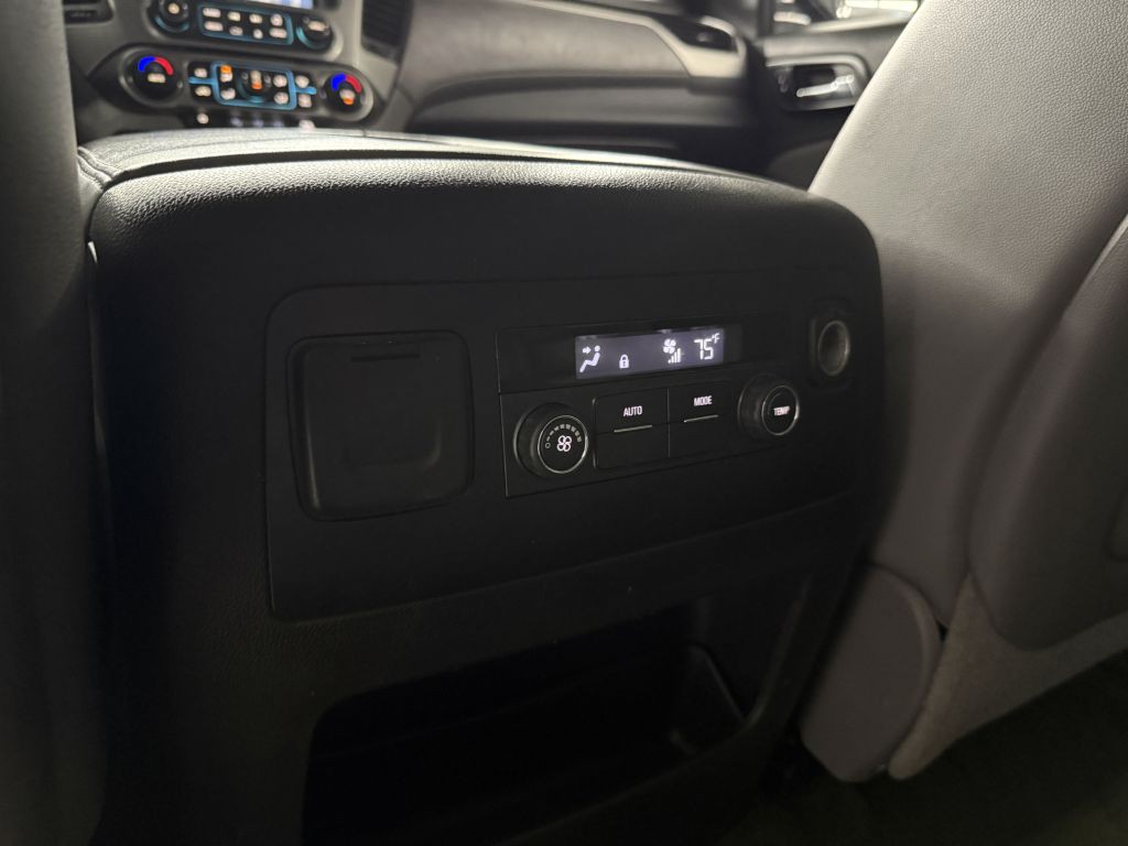 2015 Chevrolet Suburban Image 28