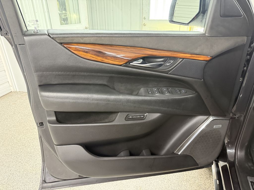 2015 Cadillac Escalade Image 23