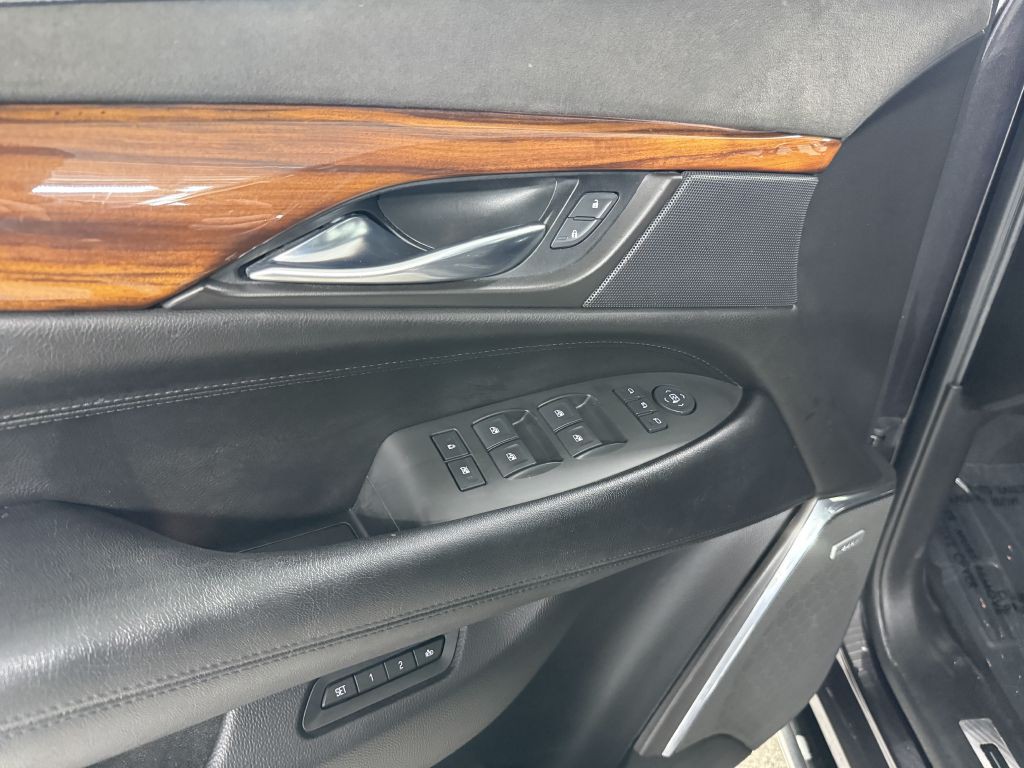 2015 Cadillac Escalade Image 24