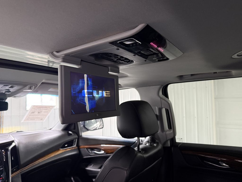 2015 Cadillac Escalade Image 28