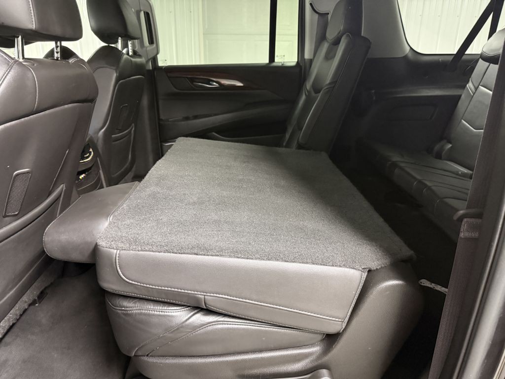 2015 Cadillac Escalade Image 30