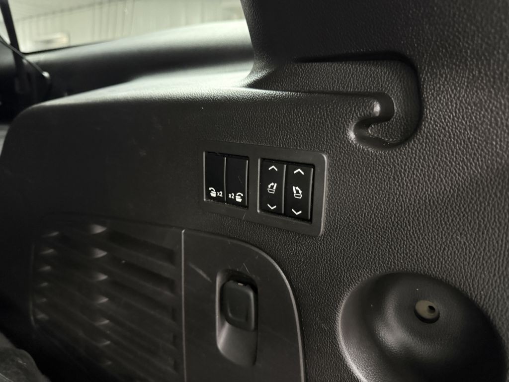 2015 Cadillac Escalade Image 34