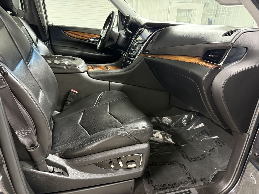 2015 Cadillac Escalade Image 41