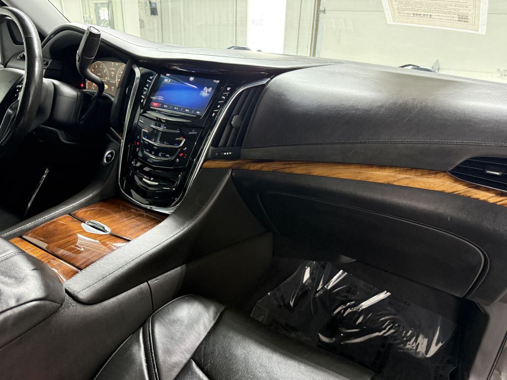 2015 Cadillac Escalade Image 43