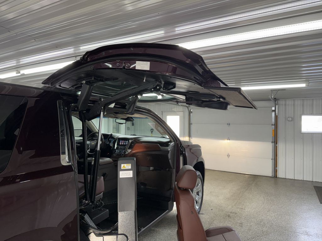 2017 Chevrolet Suburban Image 4