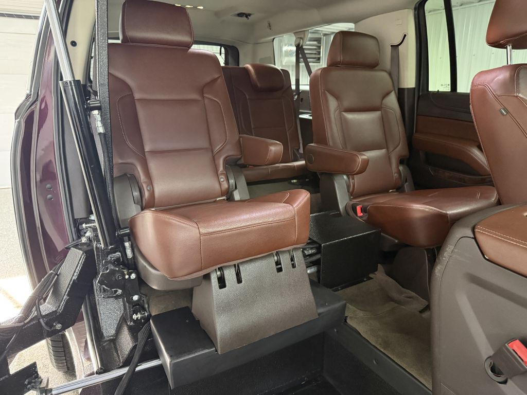 2017 Chevrolet Suburban Image 5