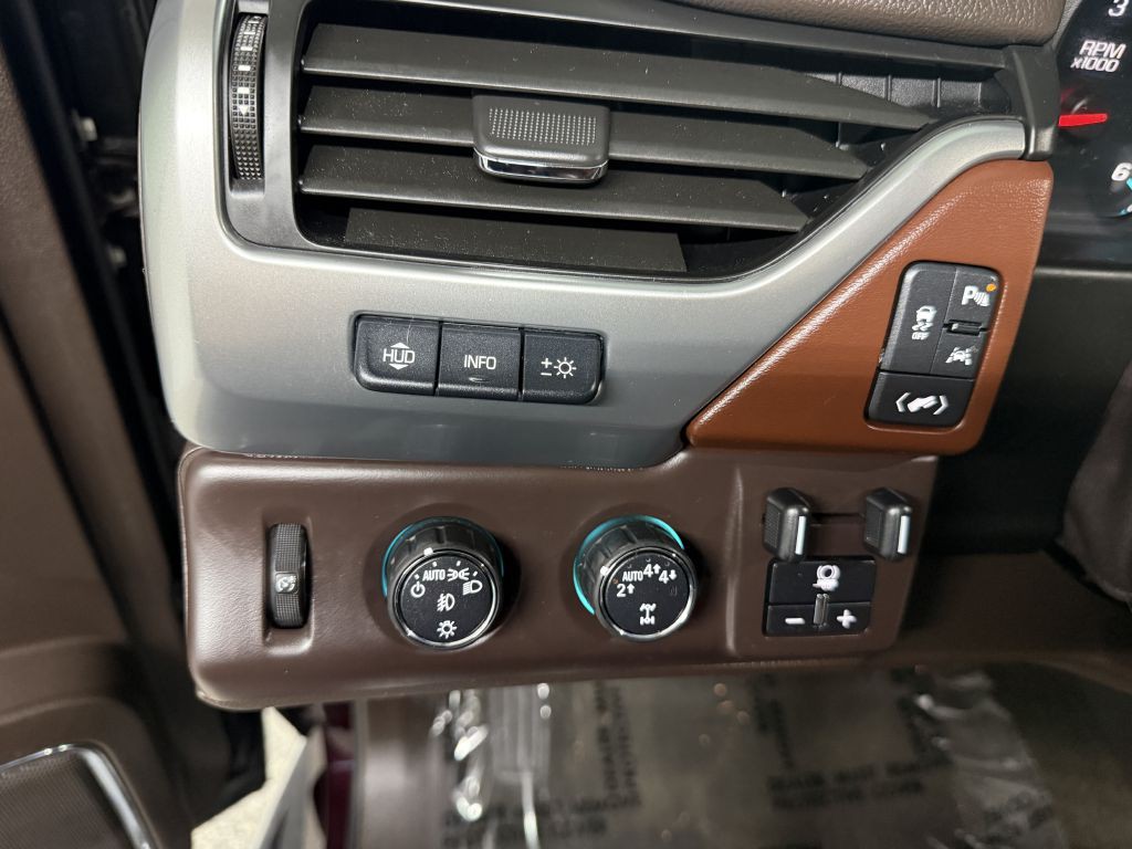 2017 Chevrolet Suburban Image 30
