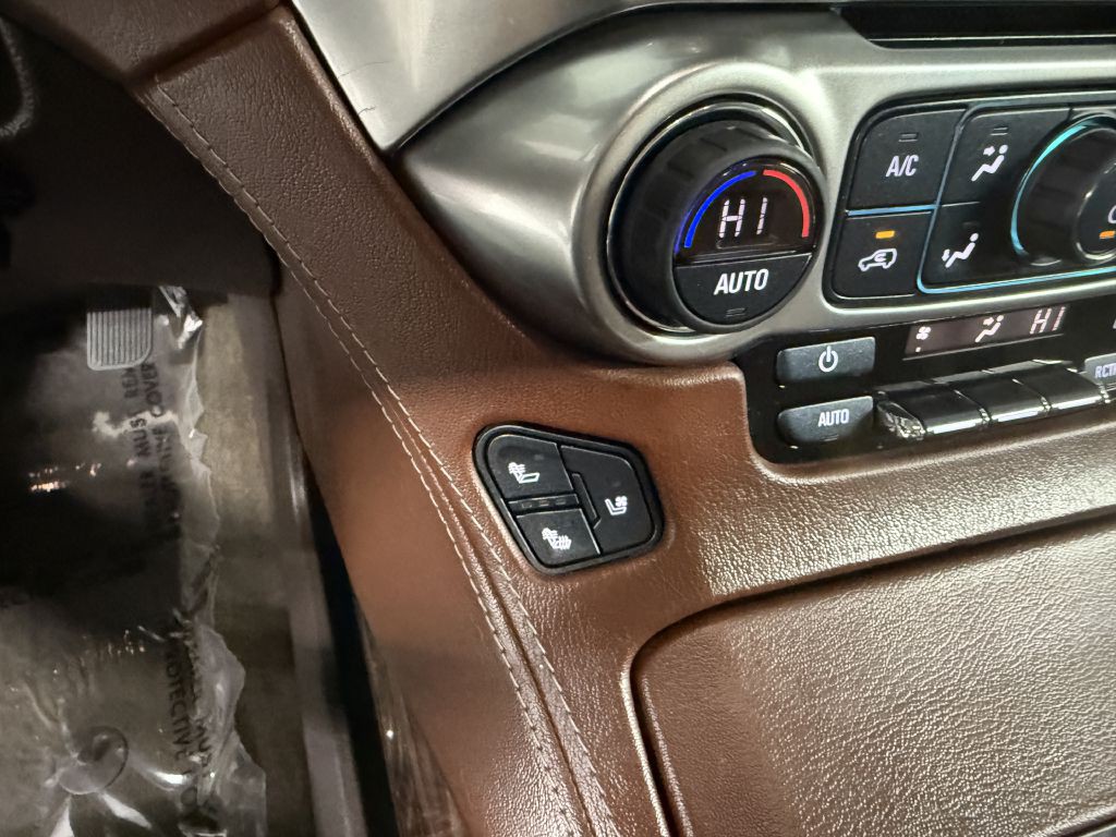 2017 Chevrolet Suburban Image 36